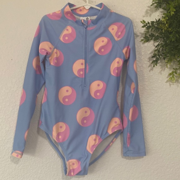 Cotton on Kids One Piece Rashguard - Picture 1 of 9